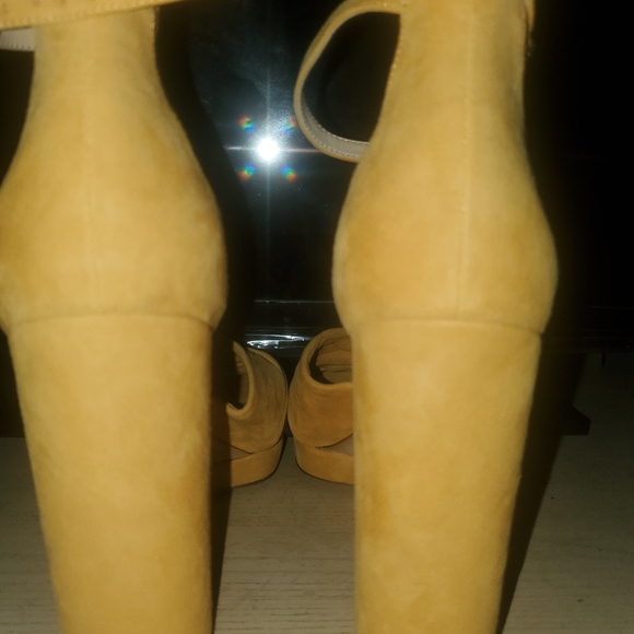 shoes - Picture 3 of 5